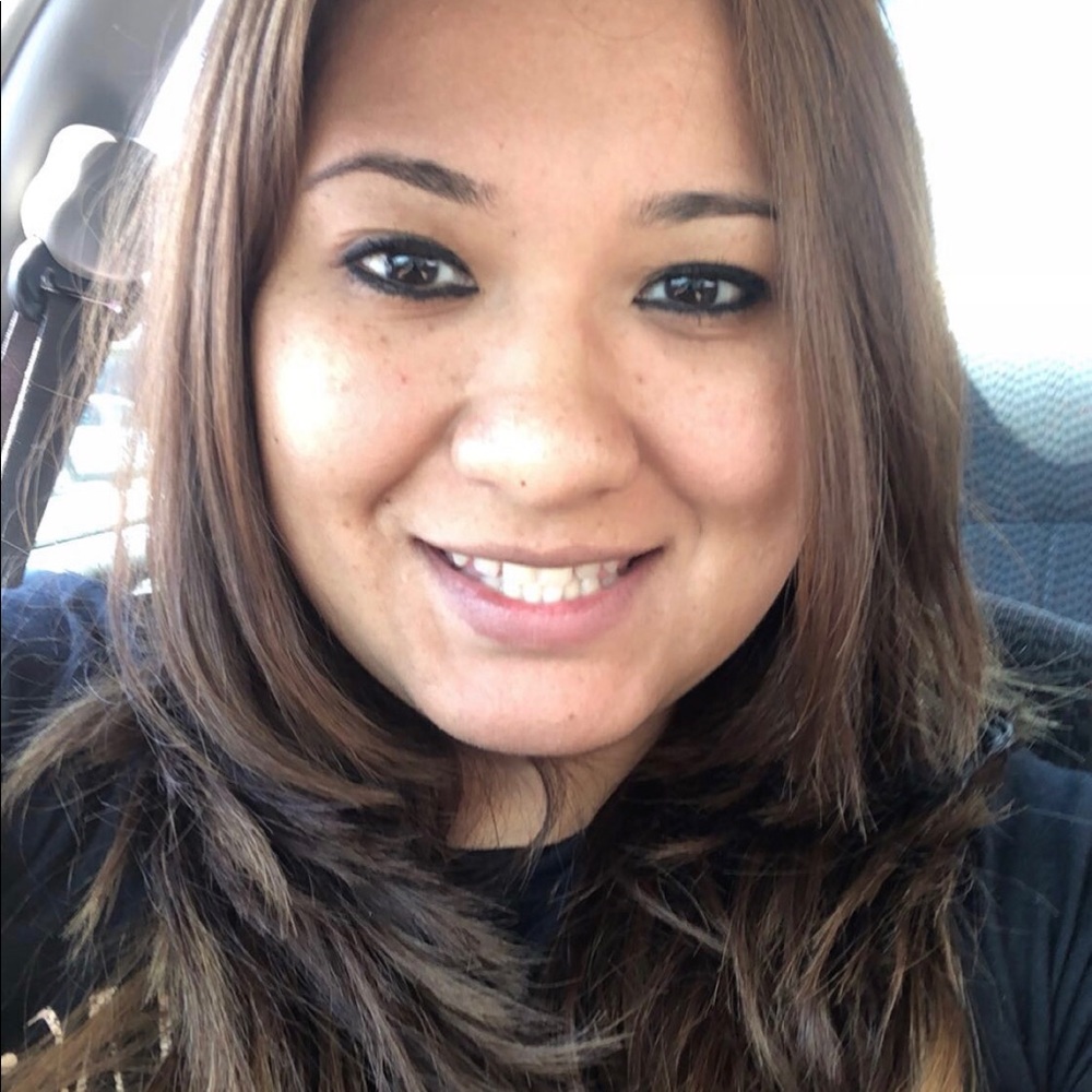 Meet your Posher, Alejandra